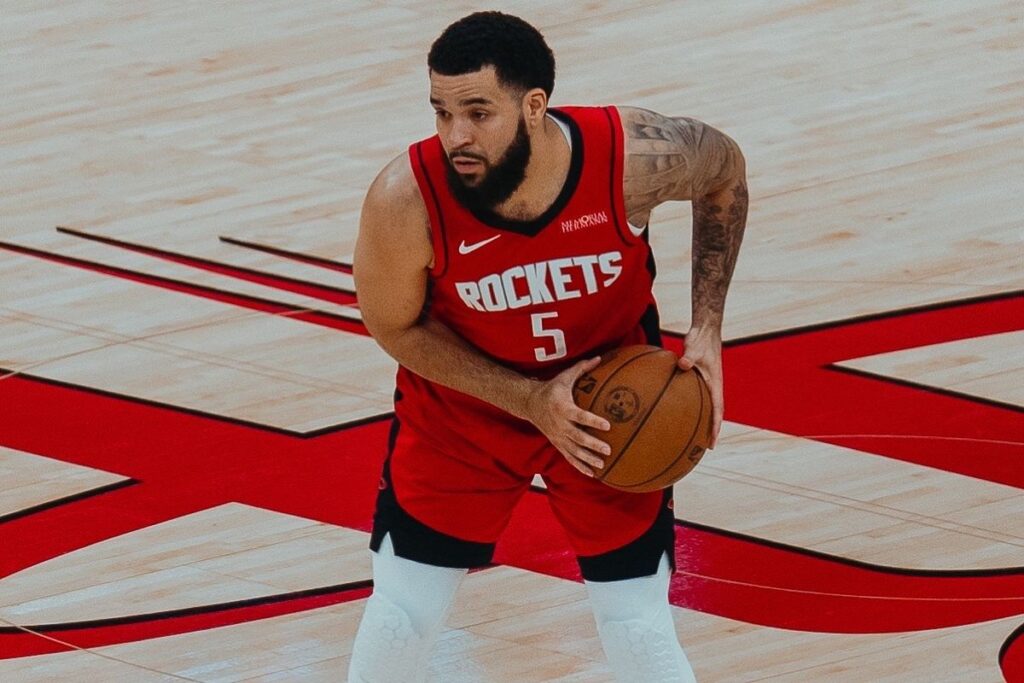 VanVleet se queda en Houston: Detalles del contrato que activan el mercado NBA 1 VanVleet se queda en Houston: Detalles del contrato que activan el mercado NBA