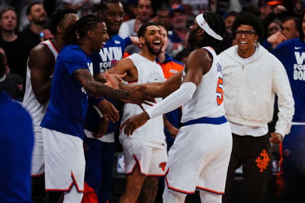 Noticias NBA: La búsqueda secreta de los Knicks que está dando de qué hablar 1 Las noticias NBA no dejan de sorprender, y los New York Knicks están en el centro de la tormenta tras la búsqueda de un nuevo entrenador