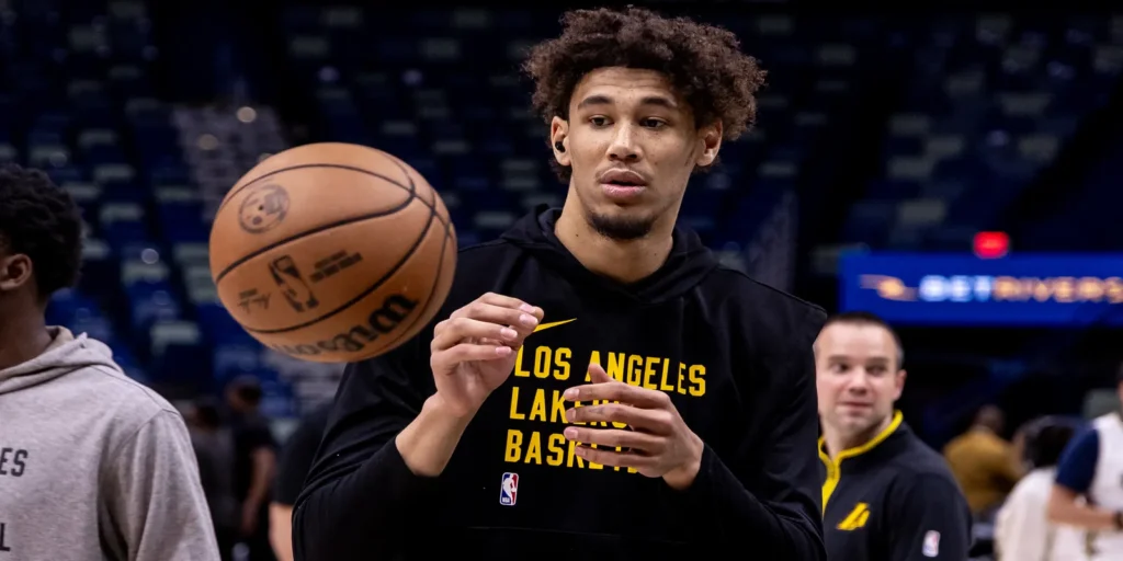 ¿Vuelta inesperada? Los Lakers sorprenden con un nuevo contrato 1 ¿Vuelta inesperada? Los Lakers sorprenden con un nuevo contrato