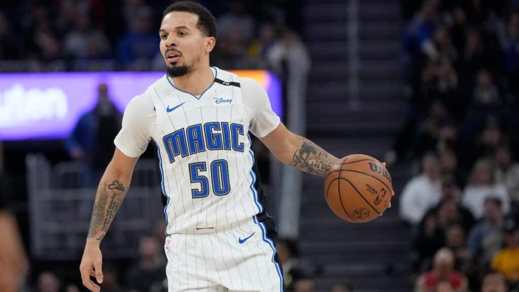 Traspasos NBA: ¿Quién es el base que sustituye a Lillard? 1 Traspasos NBA: ¿Quién es el base que sustituye a Lillard? Créditos a AP Photo/Jeff Chiu