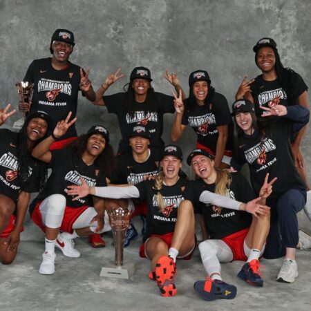 Fever sorprenden sin Caitlin Clark: Triunfo épico en la Commissioner’s Cup