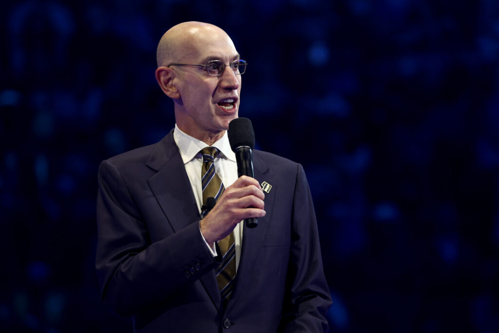 ¿Cómo funciona el impuesto de lujo en la NBA? (Photo by Tom Pennington/Getty Images)