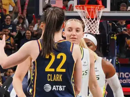 ¿Quién ganó la batalla? Lo mejor del enfrentamiento Clark vs Bueckers en la WNBA