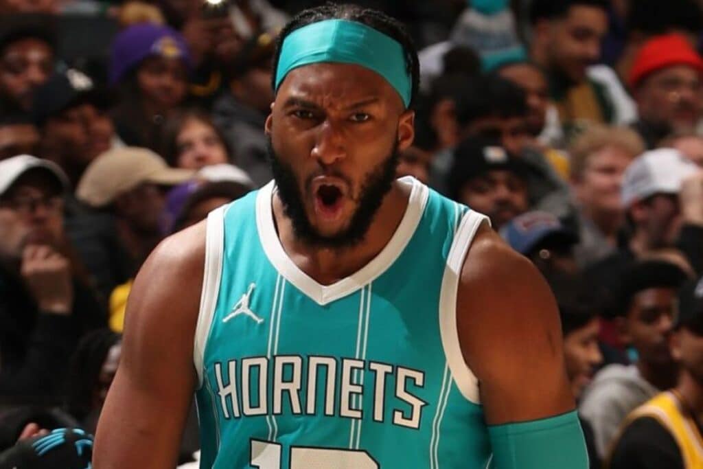 Lakers al acecho: ¿Quién es el cortado de los Hornets que podrían fichar? 1 Lakers al acecho: ¿Quién es el cortado de los Hornets que podrían fichar?