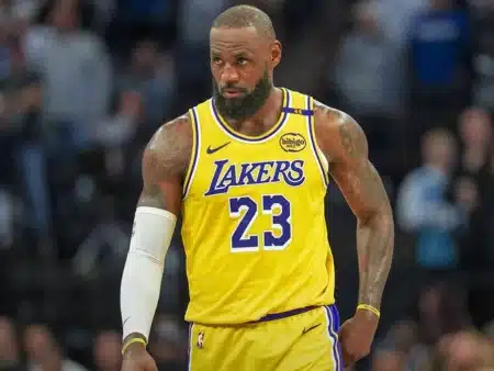 LeBron James en la mira: ¿Cuáles son los 4 equipos que intentaron ficharlo?