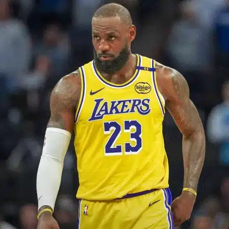 LeBron James en la mira: ¿Cuáles son los 4 equipos que intentaron ficharlo?