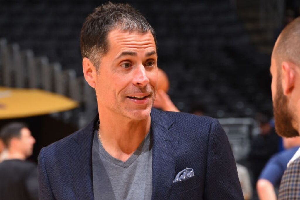 ¿Los Lakers fallan en la agencia libre o miran hacia 2027?