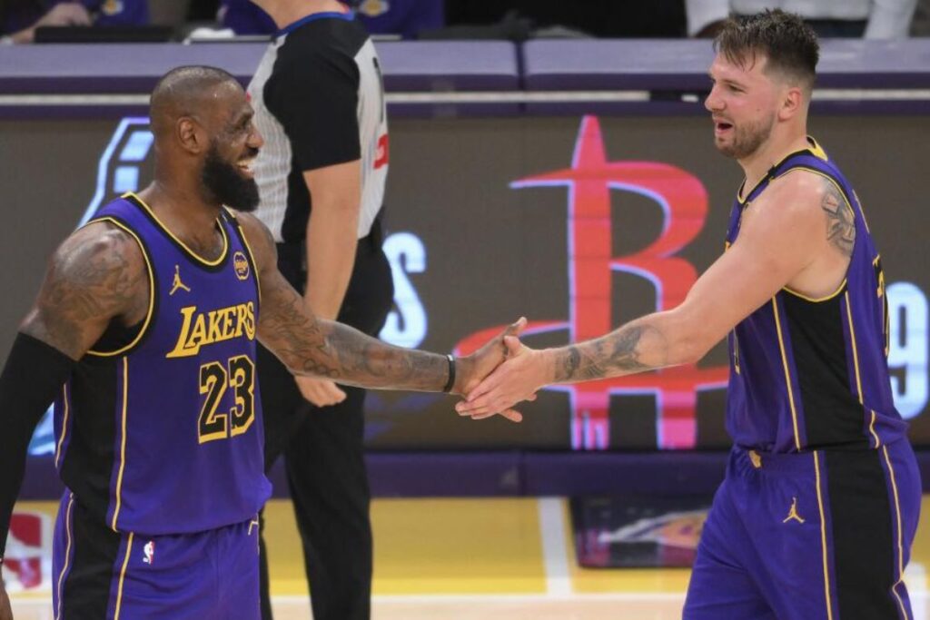 Tensión en Los Ángeles: ¿Se fractura la relación entre LeBron y los Lakers? 1 Tensión en Los Ángeles: ¿Se fractura la relación entre LeBron y los Lakers?
