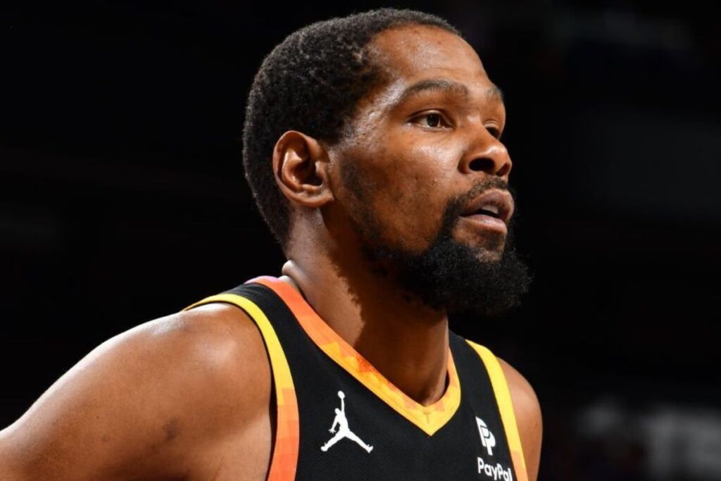 Traspasos NBA: Se oficializa el récord ¿Quiénes ganan en el traspaso histórico a siete bandas? 1 Traspasos NBA: Se oficializa el récord ¿Quiénes ganan en el traspaso histórico a siete bandas?