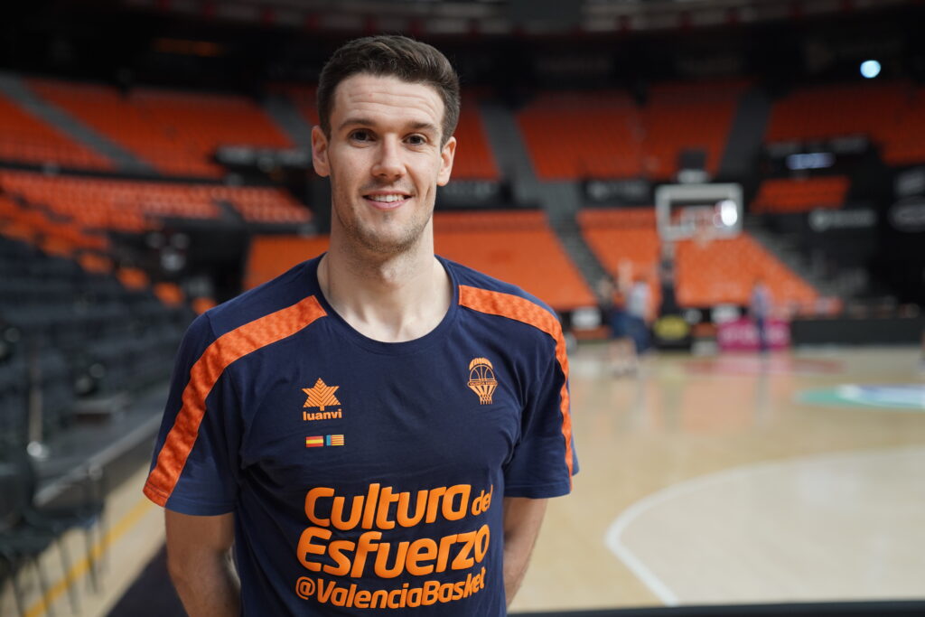 Valencia Basket asegura a Xabi López-Arostegui hasta 2027
