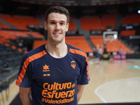 Valencia Basket asegura a Xabi López-Arostegui hasta 2027